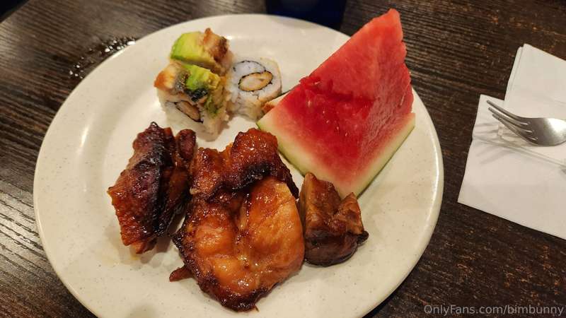 I went to an all you can eat buffet yesterday! It was my fir.. 4