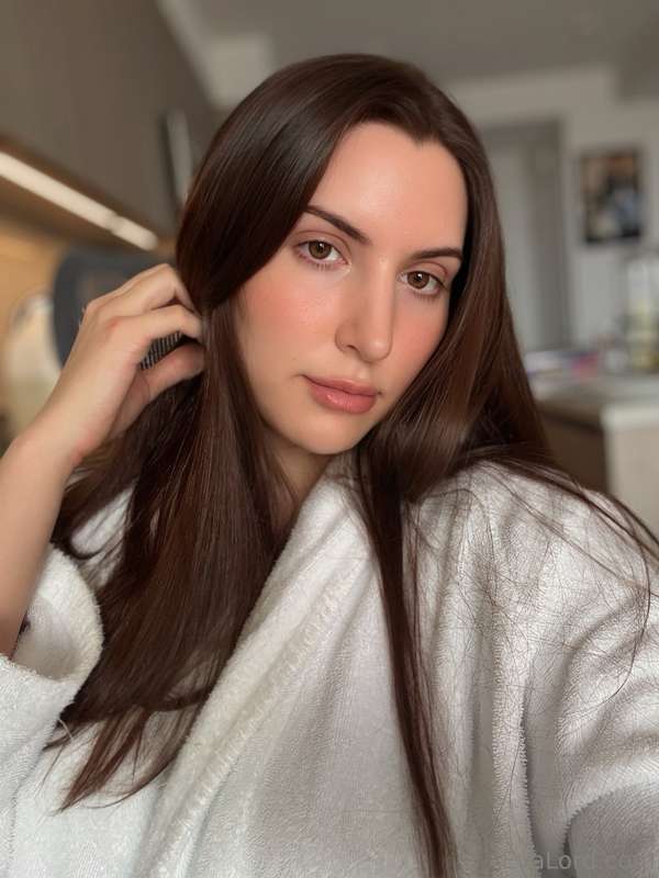 I wake up like this.. thanks estrogen 😇