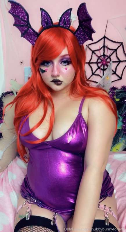 🖤💜🖤💜 BAT GIRL 💜🖤💜🖤
swipe for tons of pics of my fat thighs p.. 10