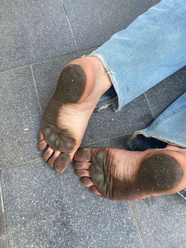 Dirtyfeetlily - Fansly - 03 May, 2025 3