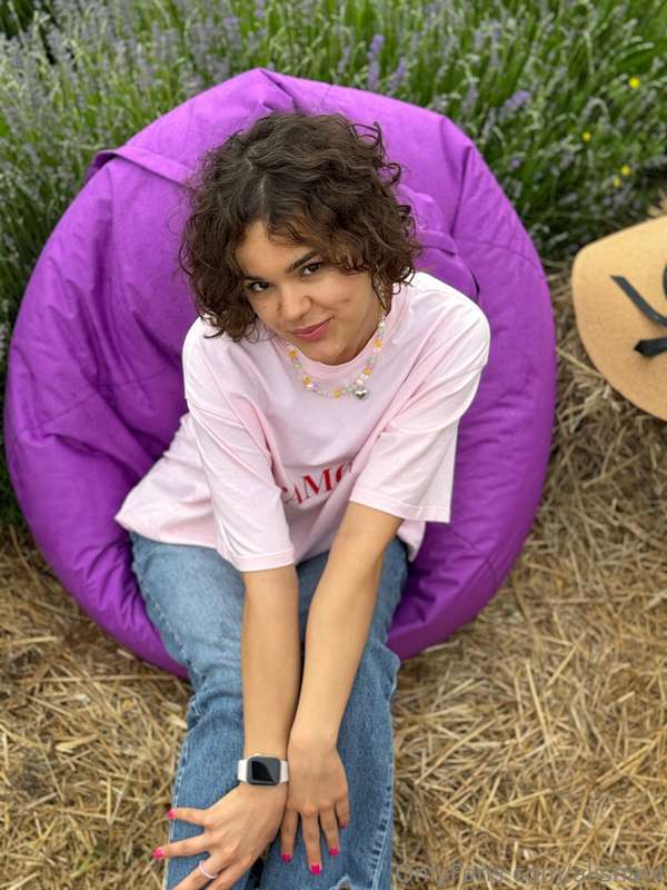 Have you ever sat in hay? 😅 3