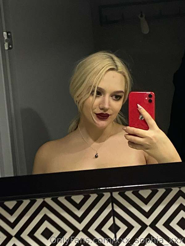 I use such a dark lipstick for the first time in my life!! w.. 2