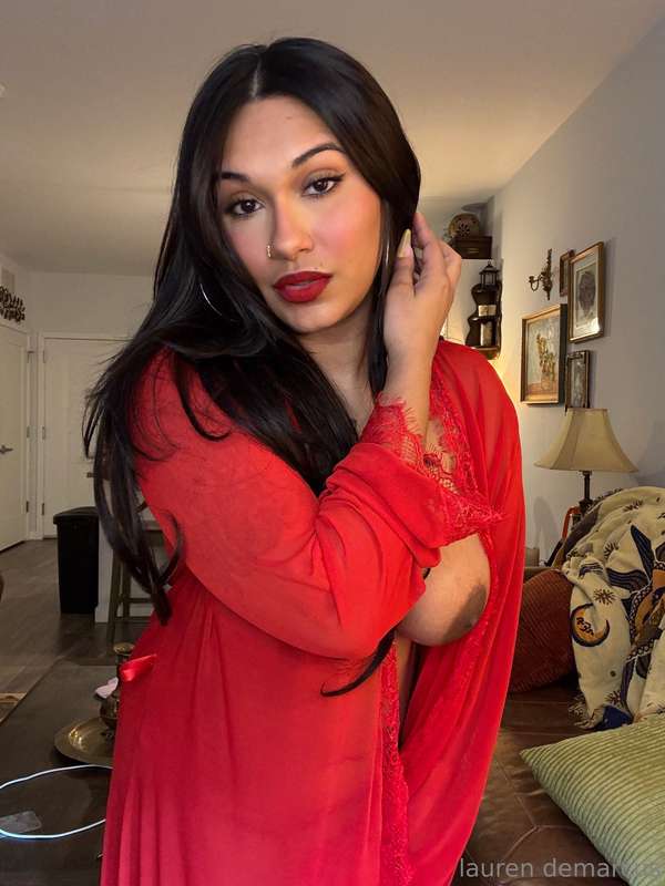 the red package pics ❤️💋 I always feel like I look my mom in.. 6
