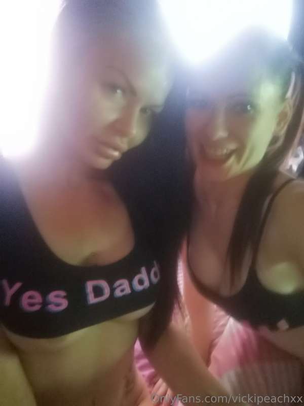 naughty lil sluts @roxilloydxxx