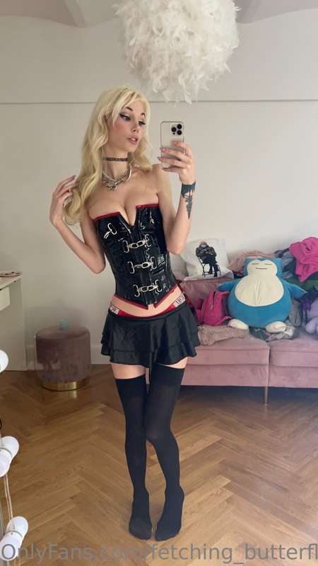 Should I record a domina JOI in this outfit? 🫰🖤 7
