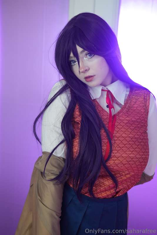Watch Yuri slowly stirp out of her clothes frame by frame pl..