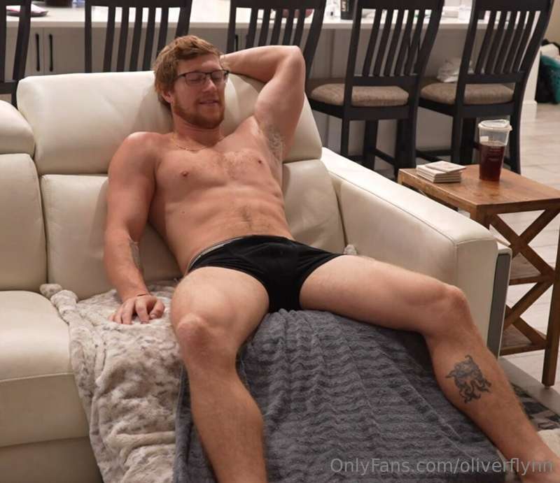 whos chillin with me? 👅 