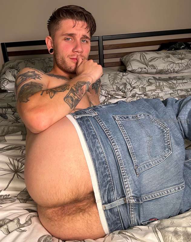 Why do jeans make everything look better 🤷🏼‍♂️ 7