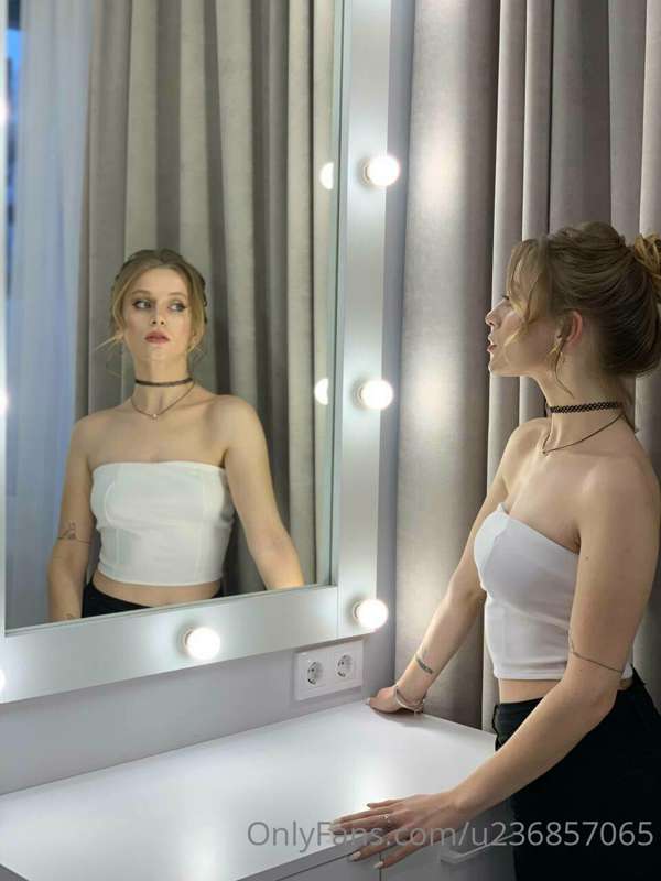 I am reflected in this mirror, and you should be reflected i..