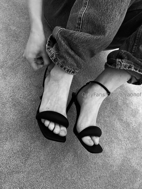 Heels, jeans, black underwear and then? 🫦 I can tell you the..