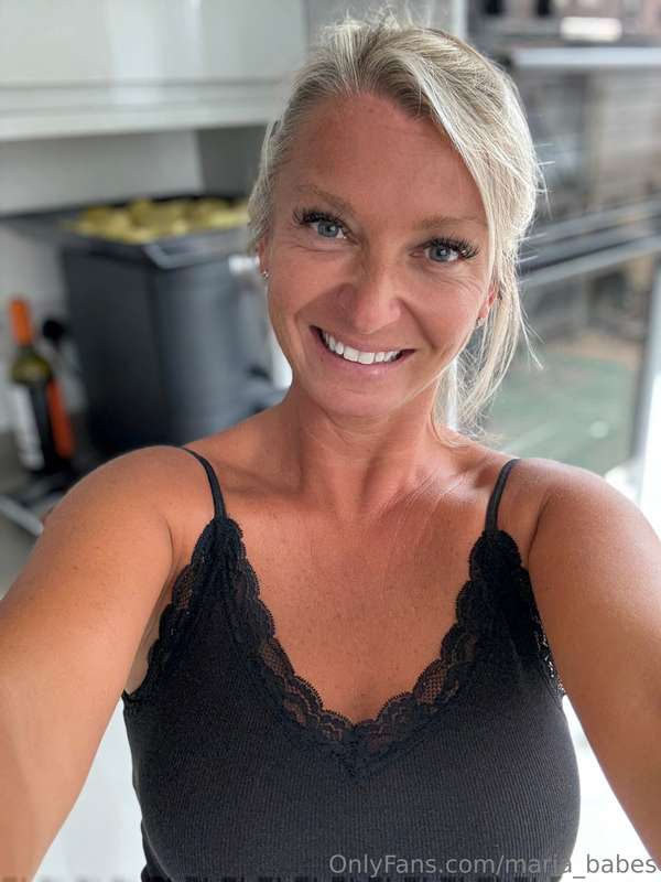 Cooking dinner ! What are you up to ? 👩‍🍳 x x x