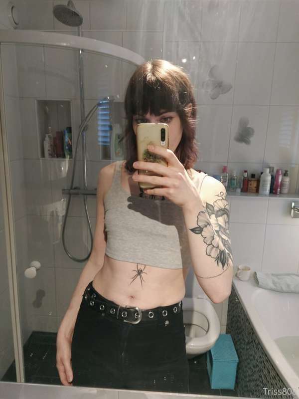 Hii :)

Just wanted to show my new haircut ;3 

I don't wear.. 2