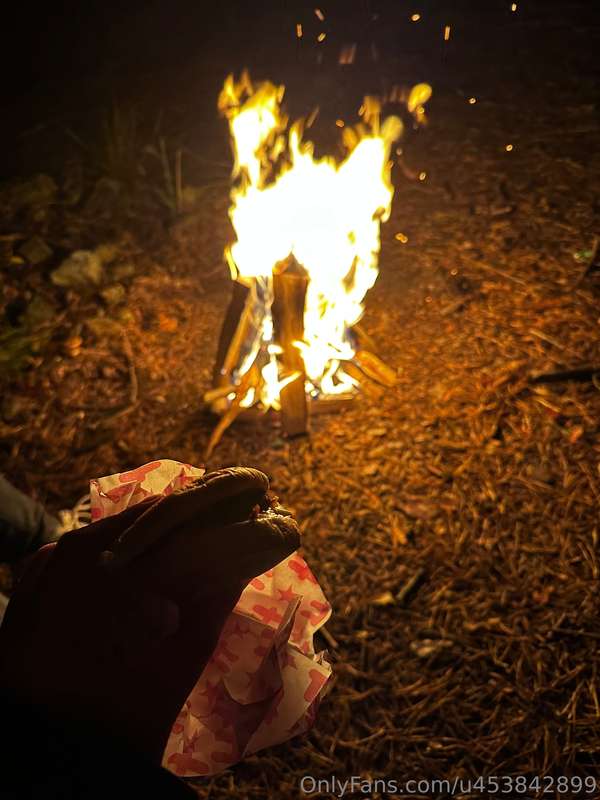 A nighttime picnic with my friend. I’m so glad I didn’t eat .. 3