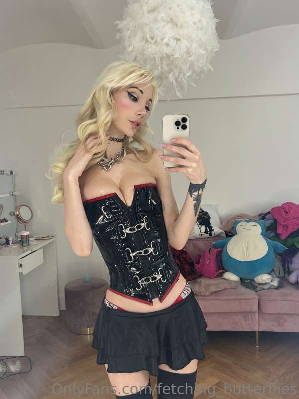 Should I record a domina JOI in this outfit? 🫰🖤 3