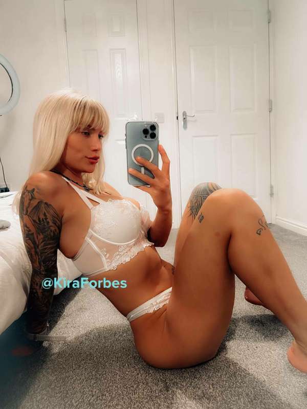 Kiraforbes is LIVE right now ***FREE CUMSHOW*** 💦👇🏽 
https:/..