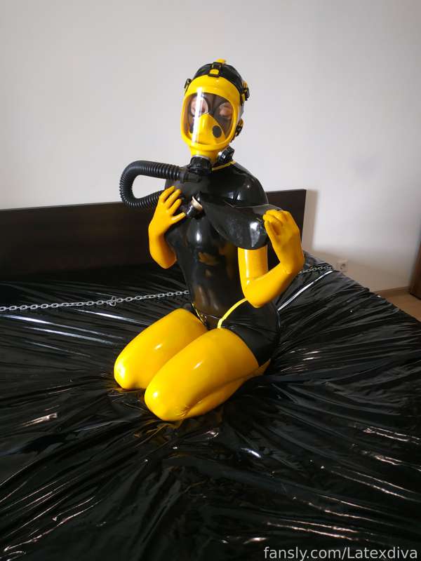 Latexdiva - Fansly - 29 Aug, 2022 10