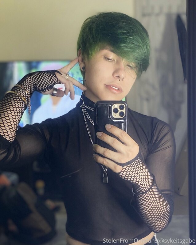 Part 1: just some SFW selfies of my new hair color :o what d..