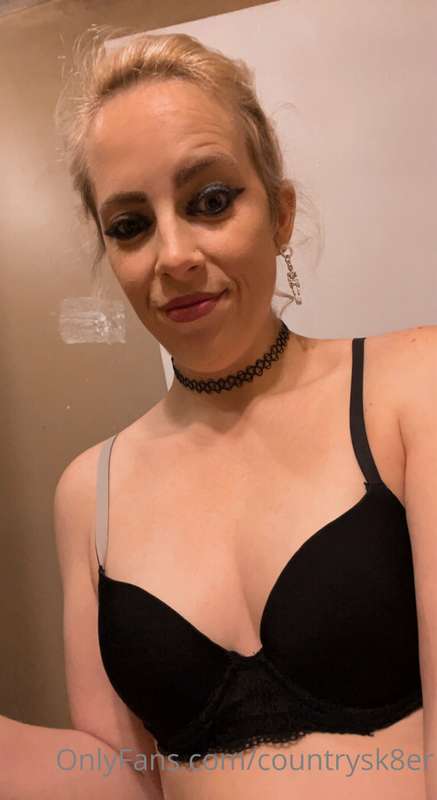 Starting to feel like myself so here u go <3 1