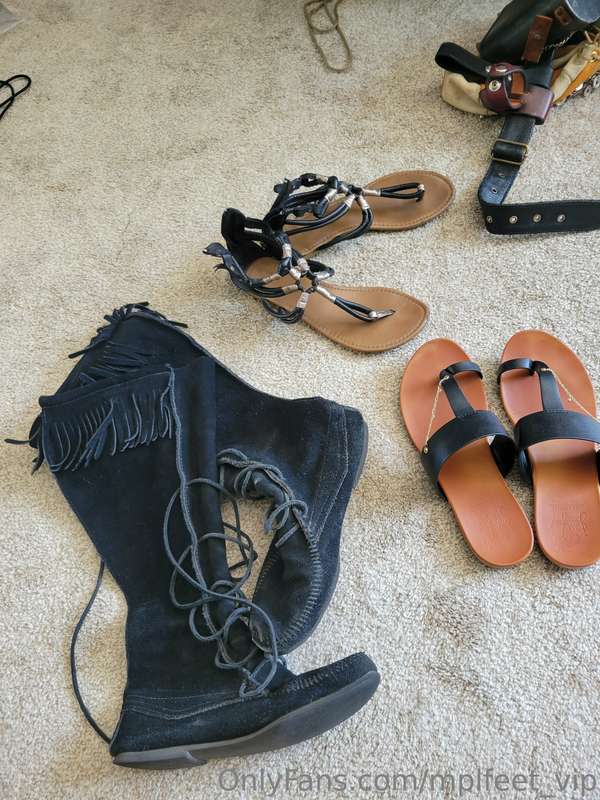 Help me!! What donyou like??  Vote!! And comment your footwe.. 7