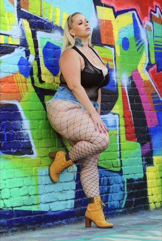Mistress Delicious 🤤 so thick and Delicious
