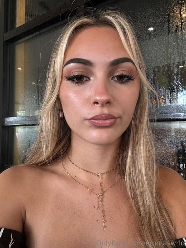 DM me babe I’m lonely 😣
