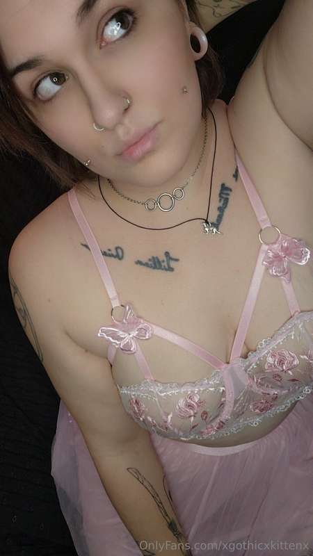 I can be a good girl.... sometimes😉 Dm me to find out🩷