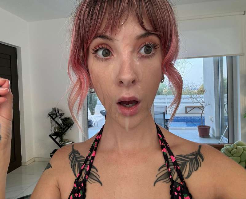 bigggggg facial 🤤 ‘like’ if you wanna see the video… 😏 