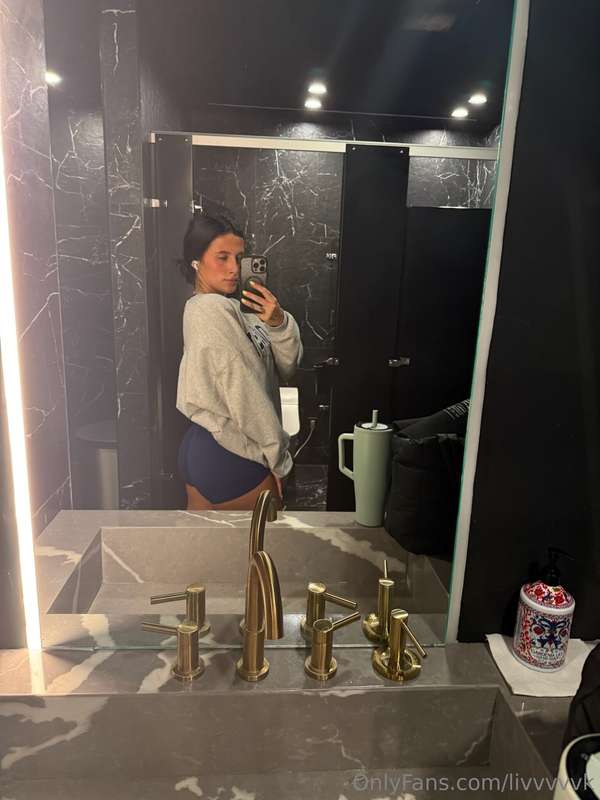 mirror selfies for days 2
