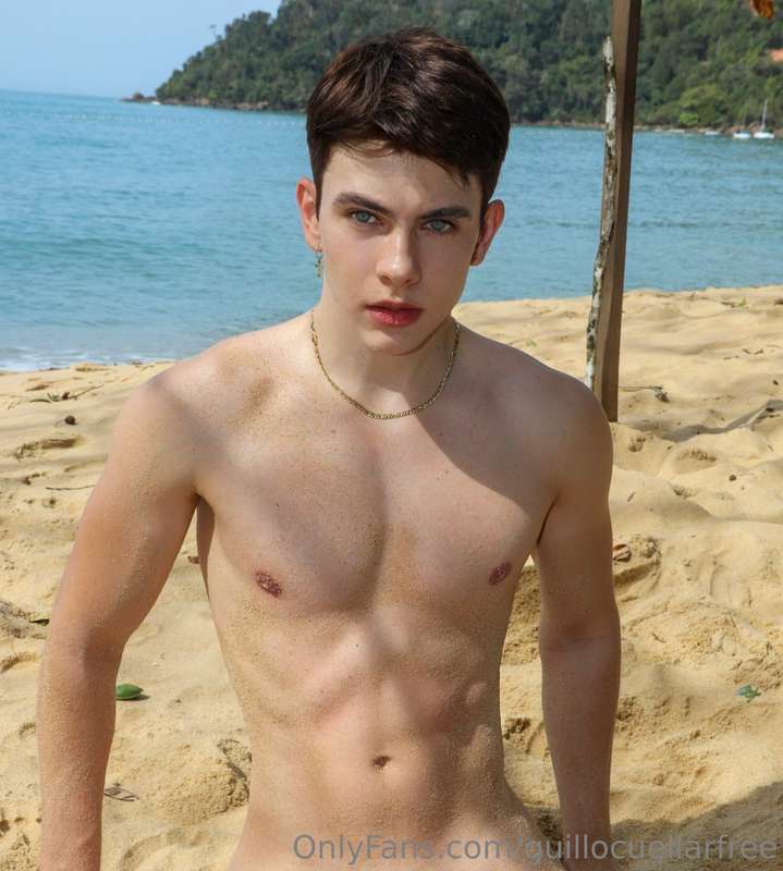 Guillo in paradise. 🏝️ wanna see the whole photo? 🥵
