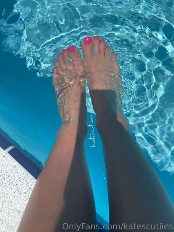 More vaca feet pics😘 more toe pics specifically bc they’ve b.. 7