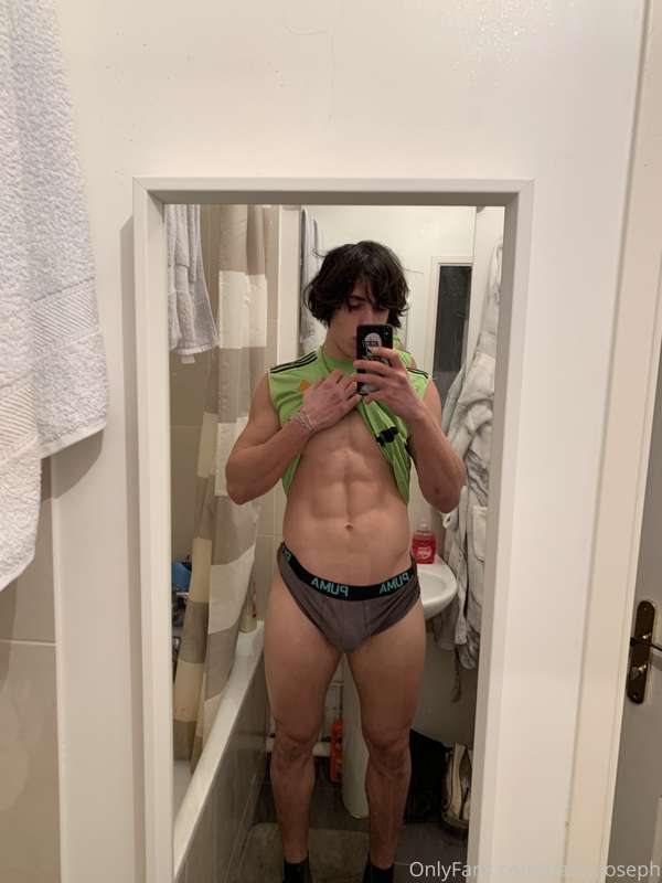 Anyone can help me to join the porn industry ? 🥵🥵🥵