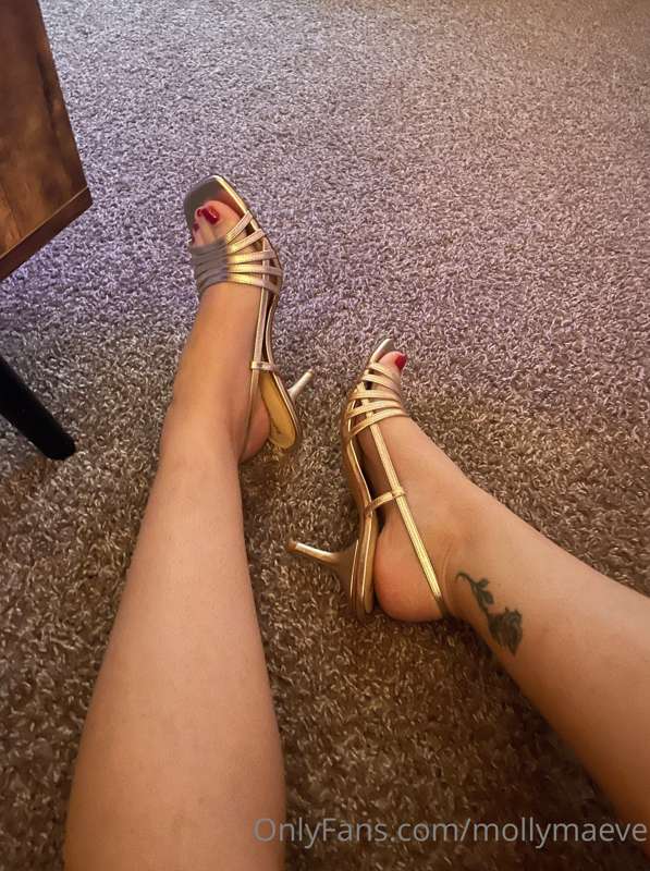Look at the pretty new shoes I got for the wedding I’m going..
