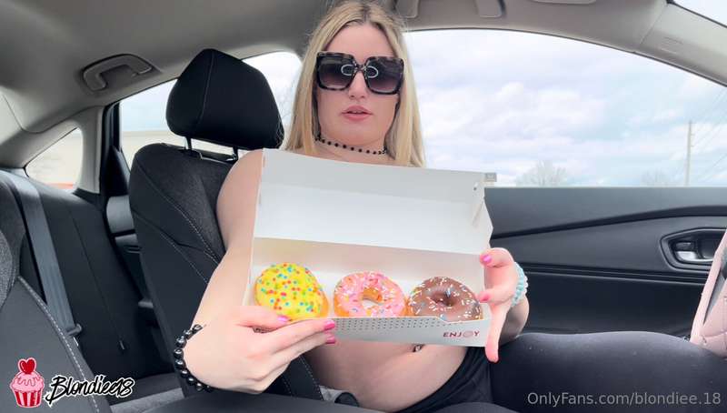 Spend the day with blondiee! In this video blondiee spends t.. 4