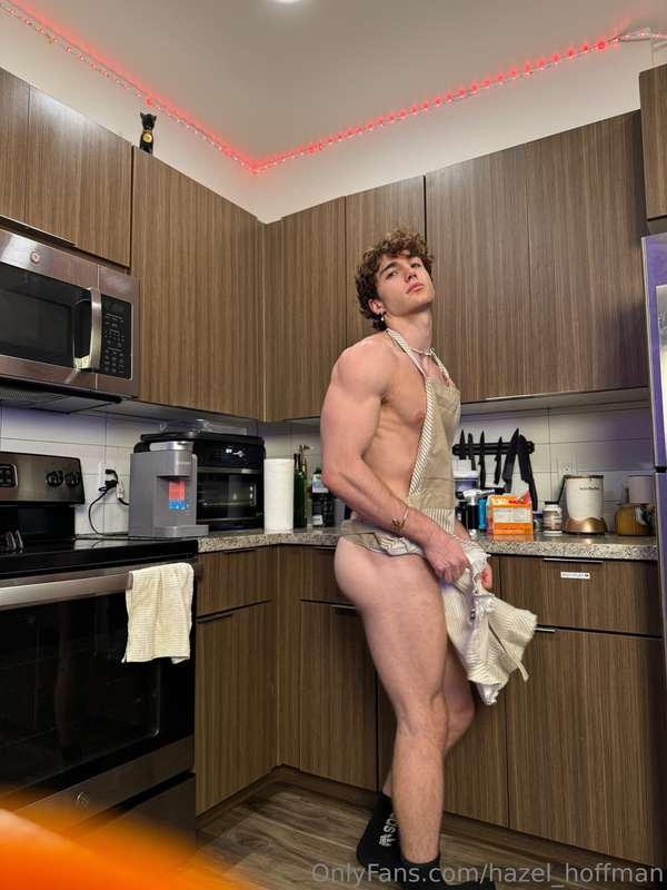 Let me make breakfast for you! It’ll be served with cake.