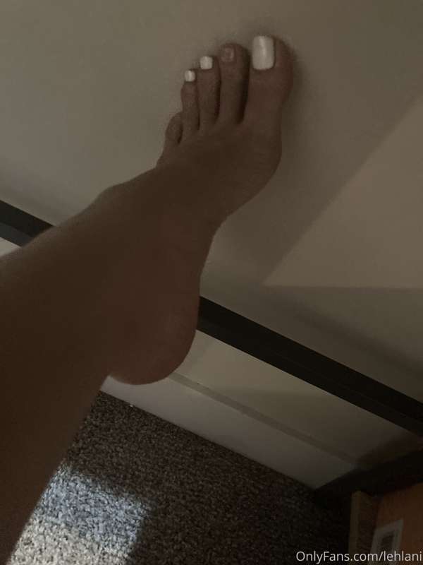 Sexy long toes check 😋 4