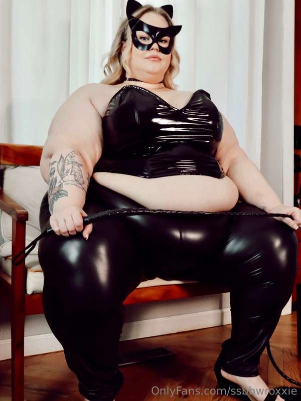 If Catwoman switched her milk with heavy cream 🐈‍⬛  10