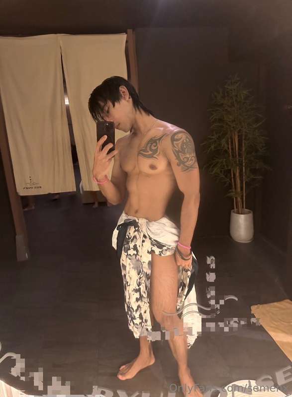 Come relax and suck my dick at the onsen.👅💦💦 1