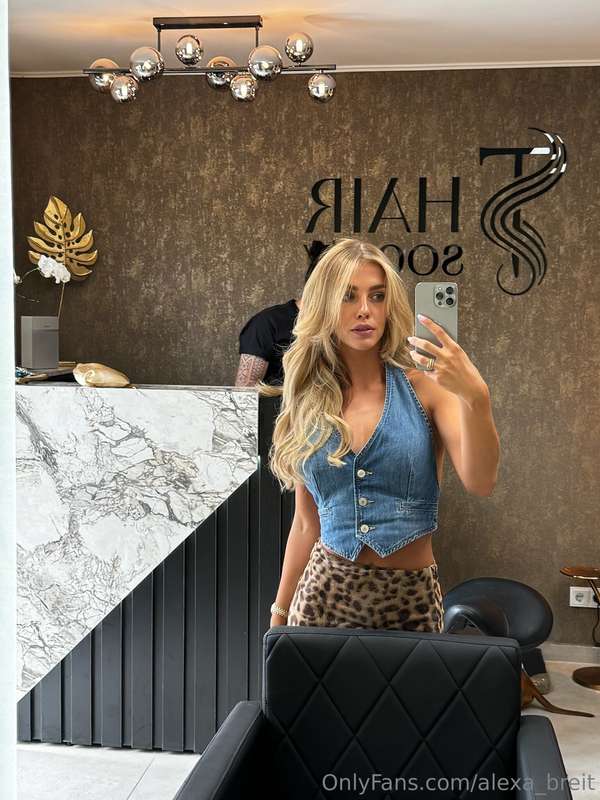 good hair… naughty mood 💅💋 how about you mess it up a little..