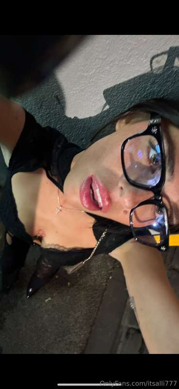 glasses or no? x