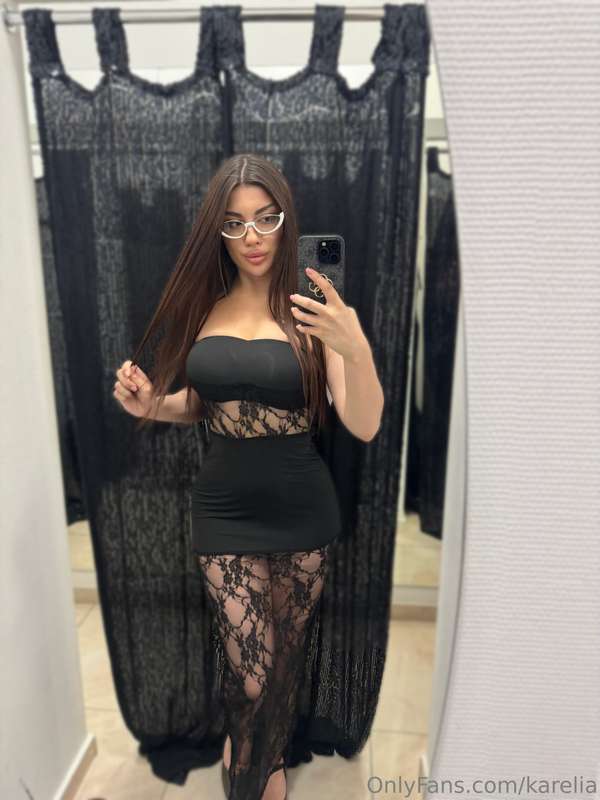 A new black dress. I love the black🤗