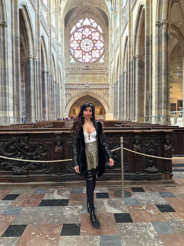 Habibi come to Prague 🇨🇿🇵🇰 Keep swiping to see my tiddies 🙈 .. 17