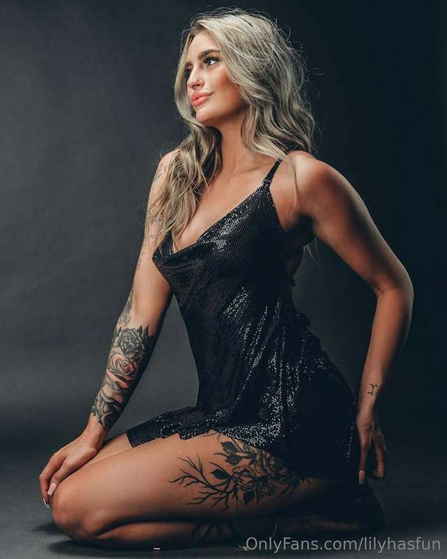 sexy black dresses are on 🔝