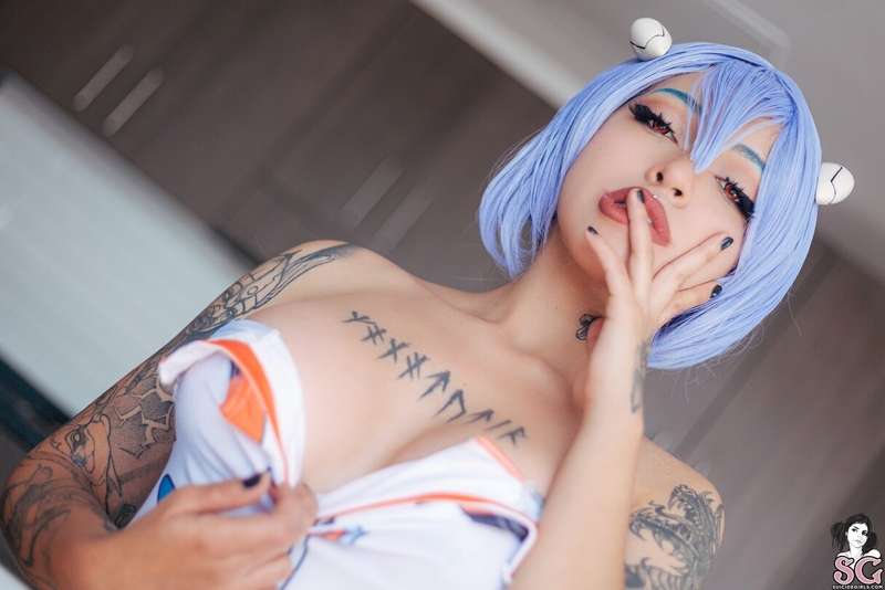 She doesn’t say much, but one look from @succubusmess as Rei.. 9