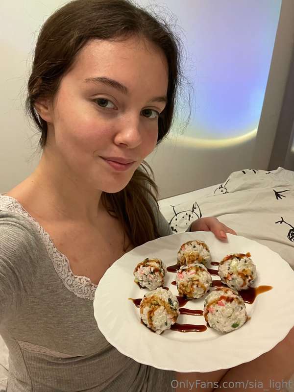 Hey hey 💘That’s my April Fools’ mood—cooking and watching a ..