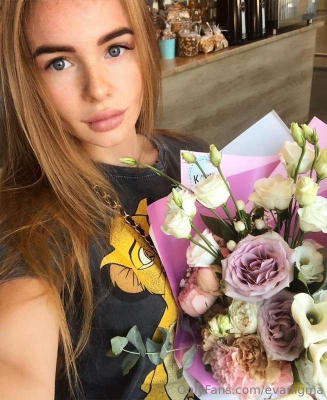 Hey, sweetie, in case you didn't know, I'm a florist. 😁🌺As a..