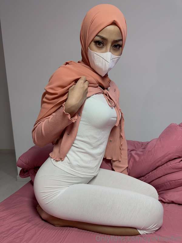 has white ever looked this hot? 😈