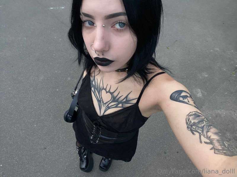 Hey everyone! 🌘 I’m Cate, and my soul gravitates toward dark.. 1