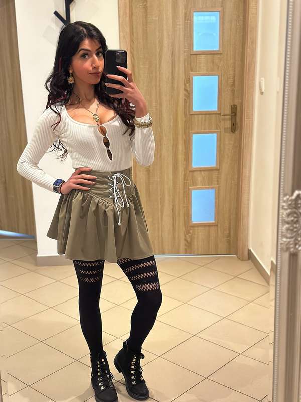 Habibi come to Prague 🇨🇿🇵🇰 Keep swiping to see my tiddies 🙈 .. 24