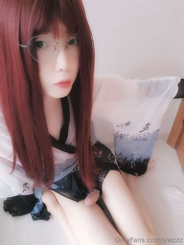 It's hot and I'm sweating O_O 1