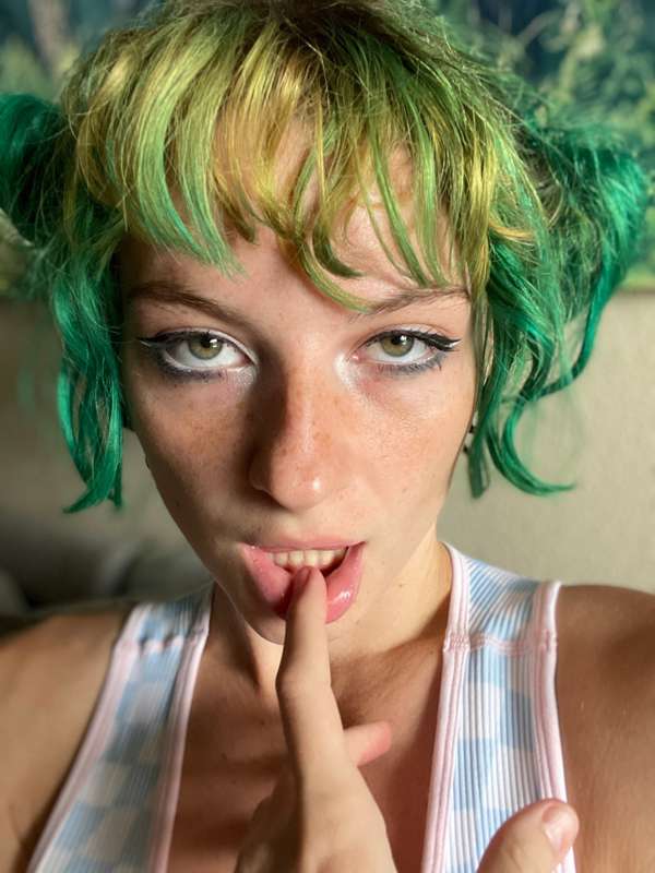 No nudes, but lots of sexy poses and faces. Showing off my c.. 6